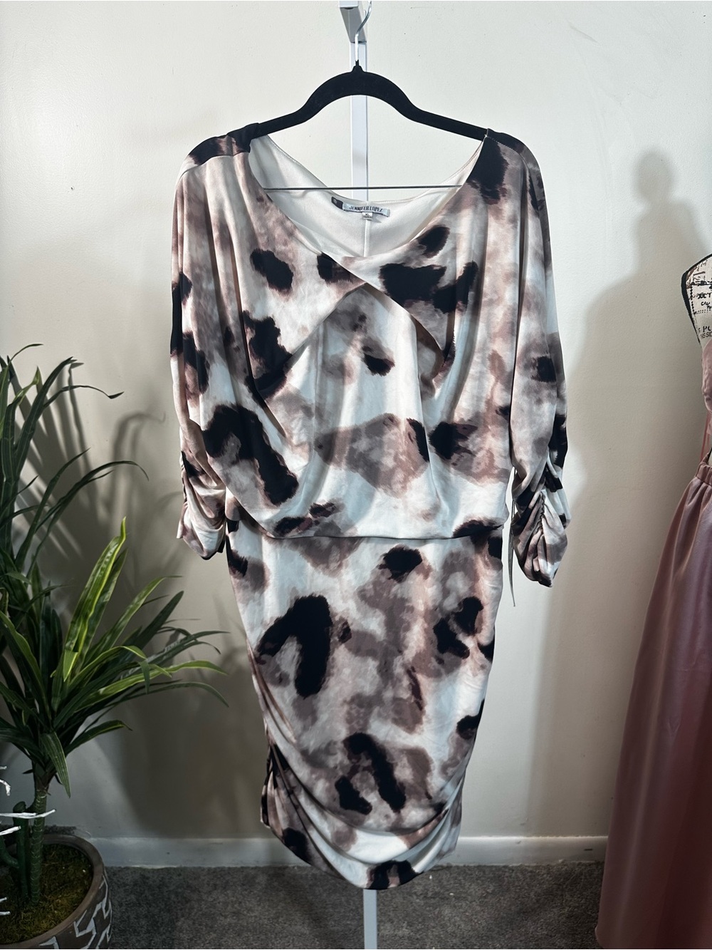 b55. NWT Jennifer Lopez XL Fractured Glamour Leopard Pink Ruched Bodycon Dress